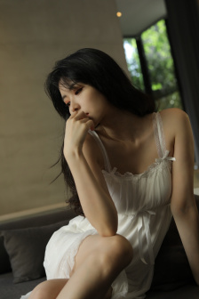 《年轻的女教师在线观看