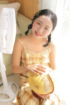 美女把腿扒开让男人桶爽